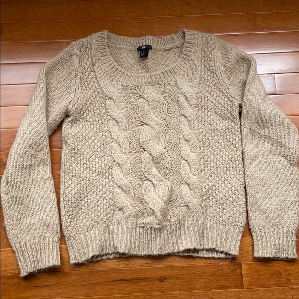 H&M beige tone knit sweater